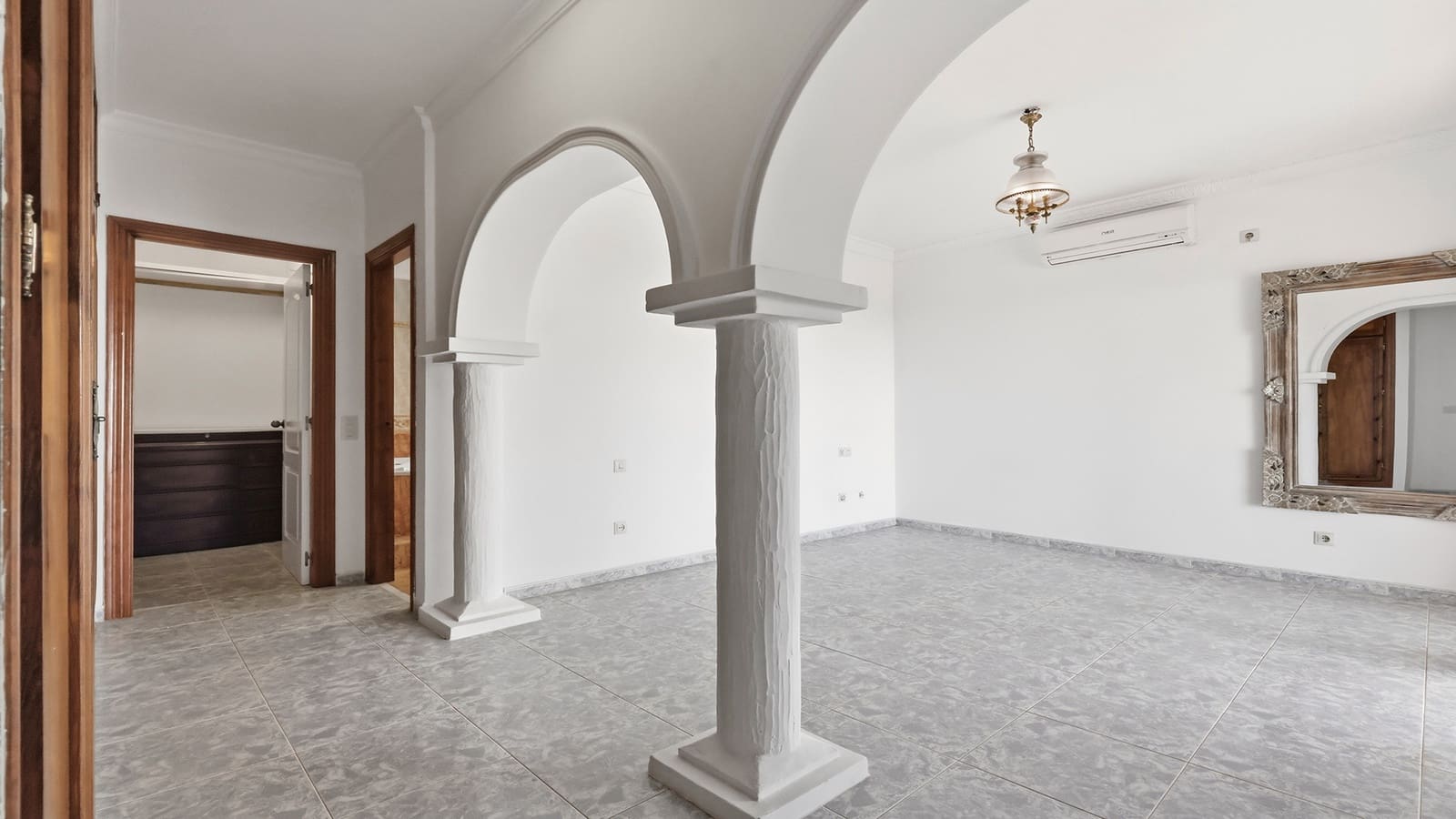 4 bedroom Villa for sale in Manilva with pool garage - € 850,000 (Ref: 10023749)