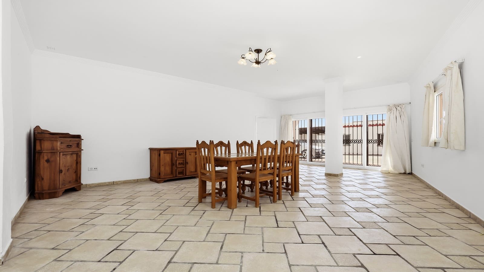 4 bedroom Villa for sale in Manilva with pool garage - € 850,000 (Ref: 10023749)