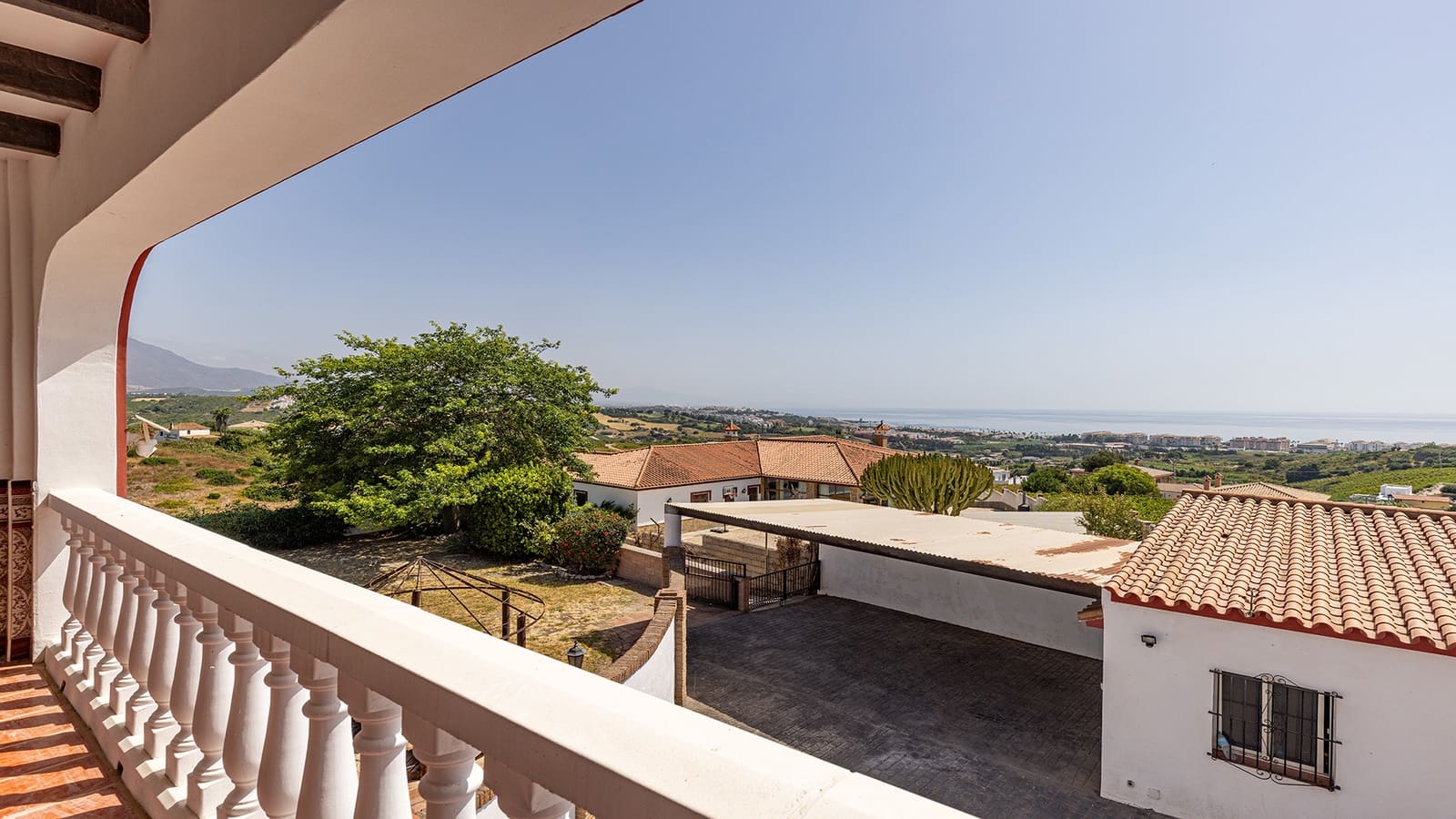 4 bedroom Villa for sale in Manilva with pool garage - € 850,000 (Ref: 10023749)