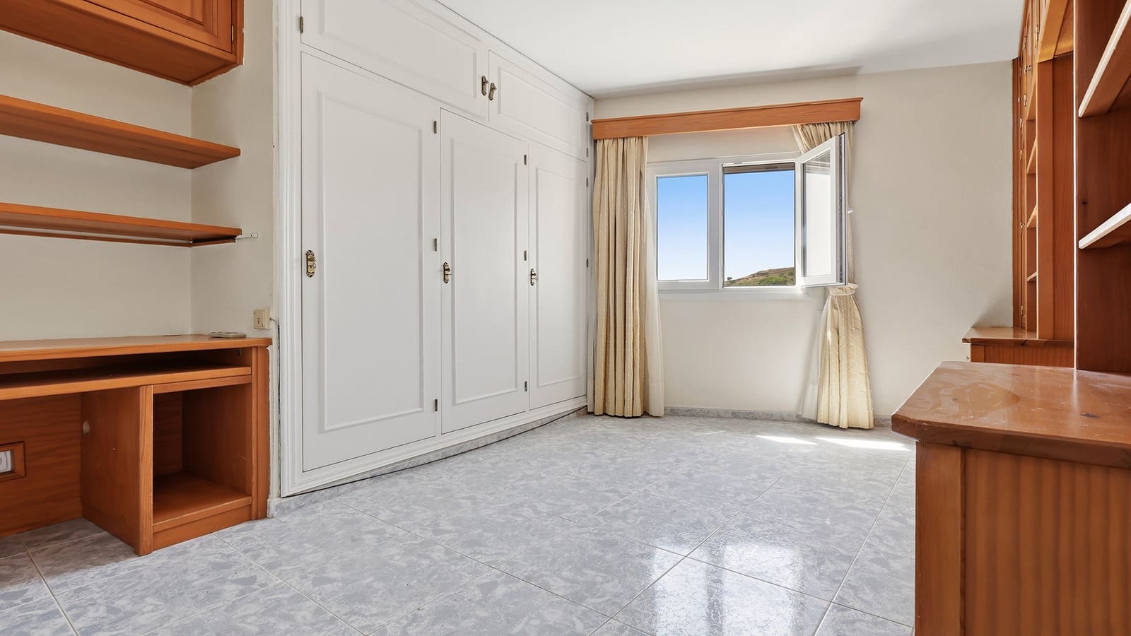 4 bedroom Villa for sale in Manilva with pool garage - € 850,000 (Ref: 10023749)
