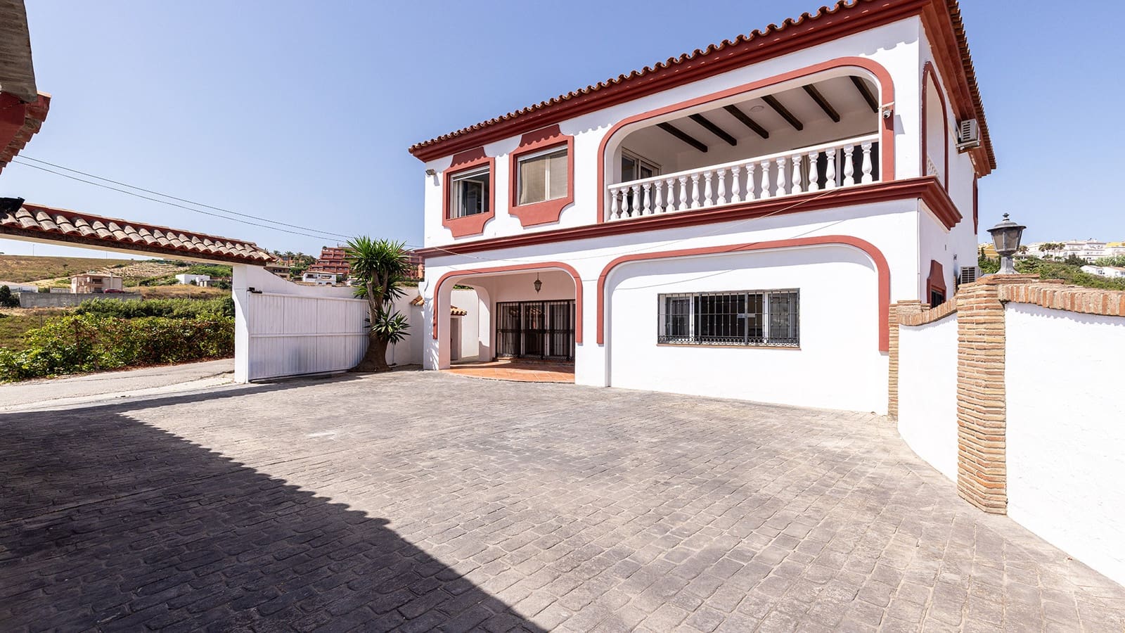 4 bedroom Villa for sale in Manilva with pool garage - € 850,000 (Ref: 10023749)