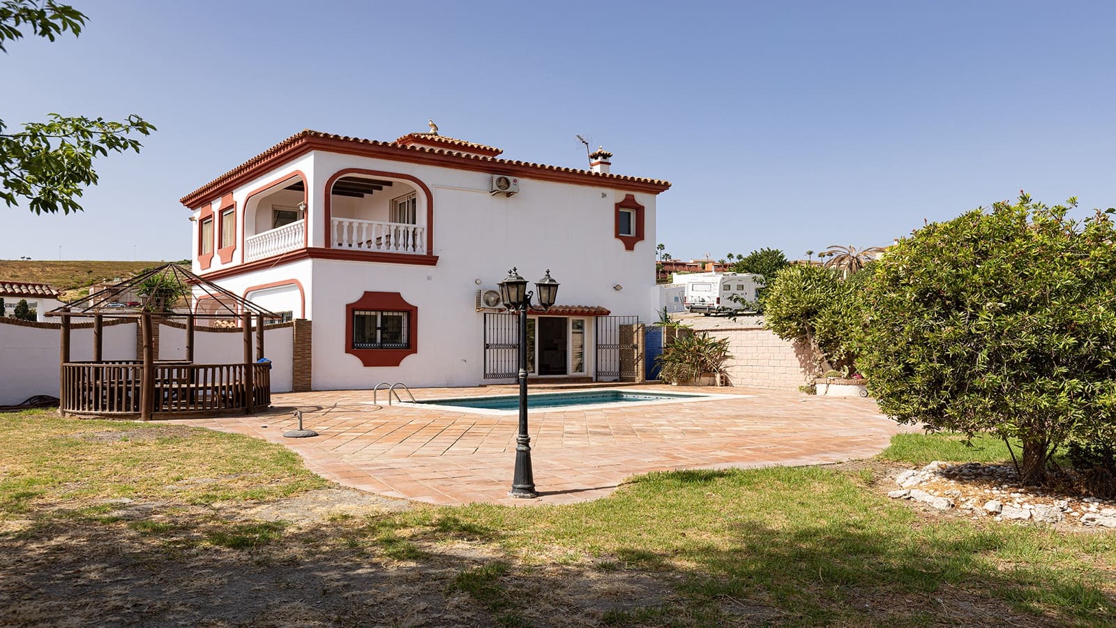 4 bedroom Villa for sale in Manilva with pool garage - € 850,000 (Ref: 10023749)