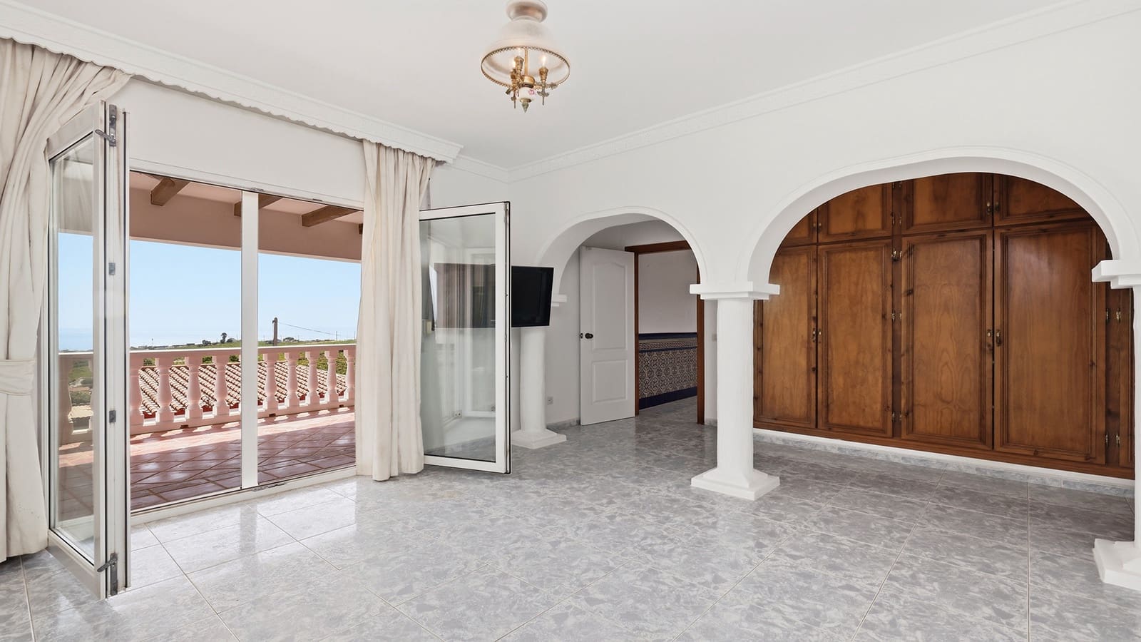 4 bedroom Villa for sale in Manilva with pool garage - € 850,000 (Ref: 10023749)
