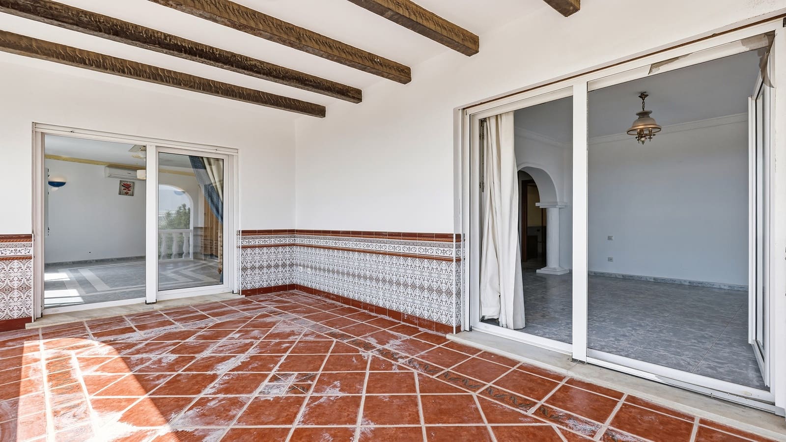 4 bedroom Villa for sale in Manilva with pool garage - € 850,000 (Ref: 10023749)