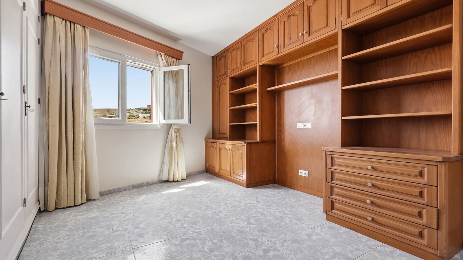 4 bedroom Villa for sale in Manilva with pool garage - € 850,000 (Ref: 10023749)