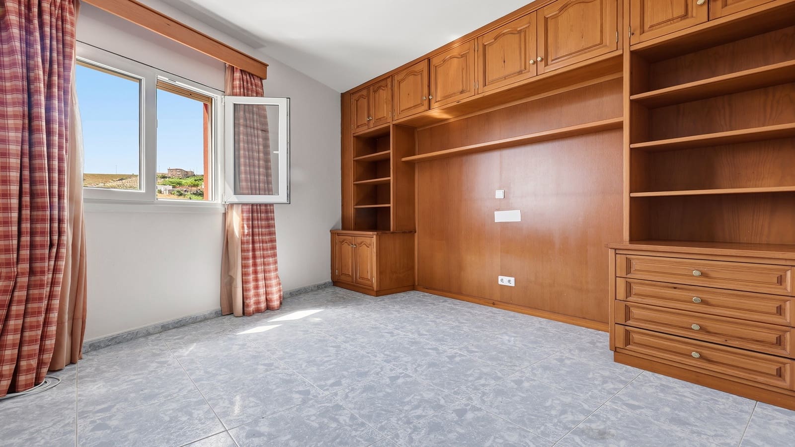 4 bedroom Villa for sale in Manilva with pool garage - € 850,000 (Ref: 10023749)