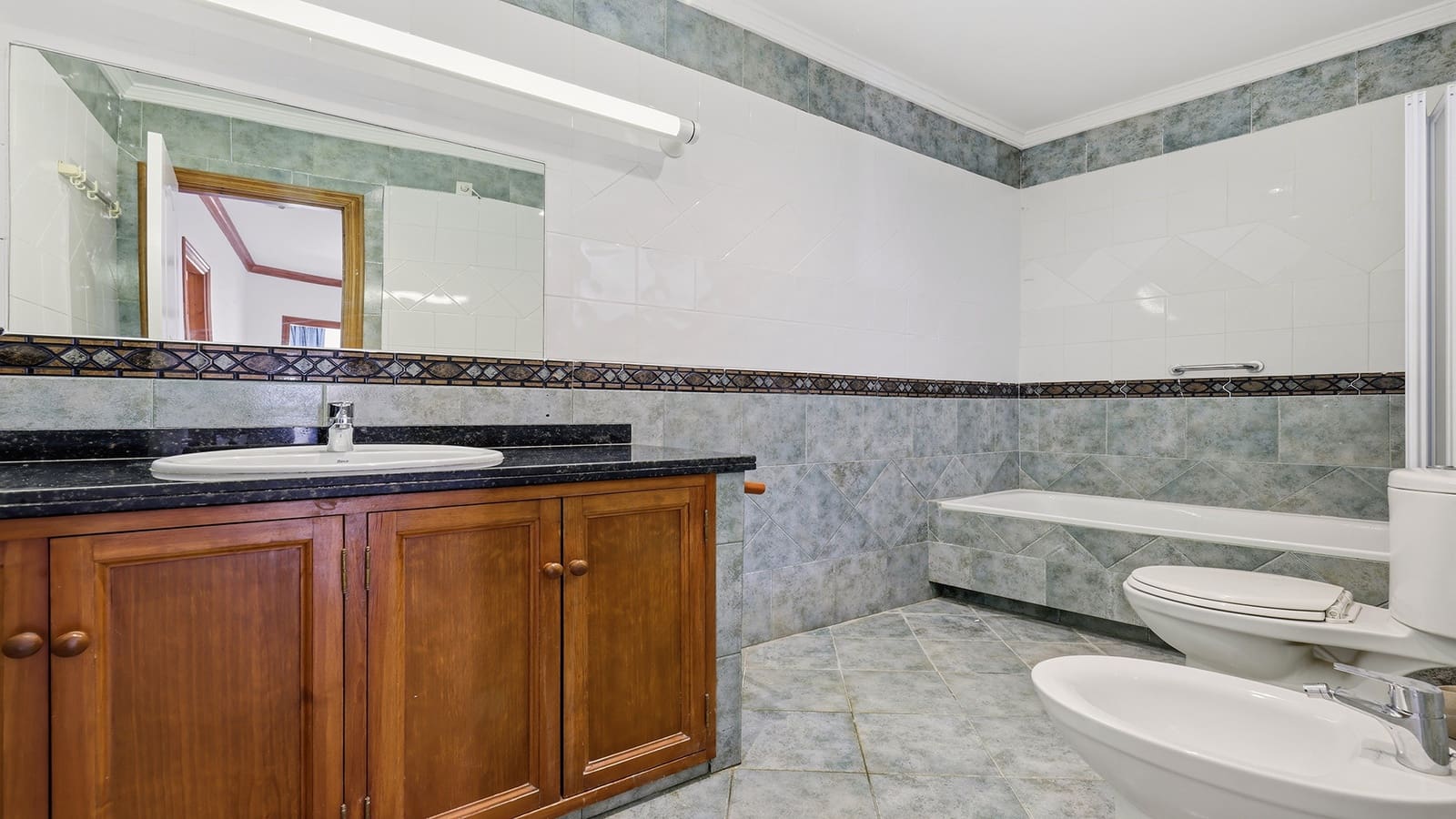 4 bedroom Villa for sale in Manilva with pool garage - € 850,000 (Ref: 10023749)