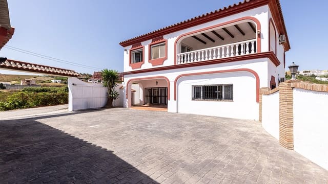 4 sovrum Villa till salu i Manilva med pool garage - 850 000 € (Ref: 10023749)