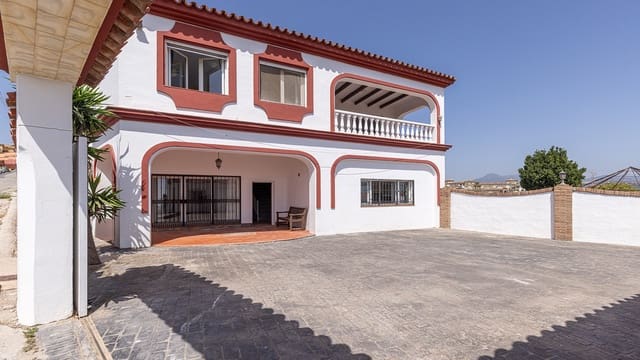 4 sovrum Villa till salu i Manilva med pool garage - 850 000 € (Ref: 10023749)