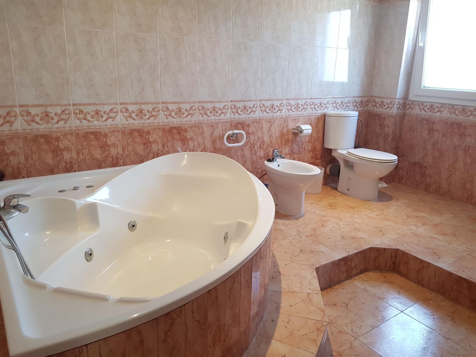 4 bedroom Villa for sale in Manilva with pool garage - € 850,000 (Ref: 10023749)
