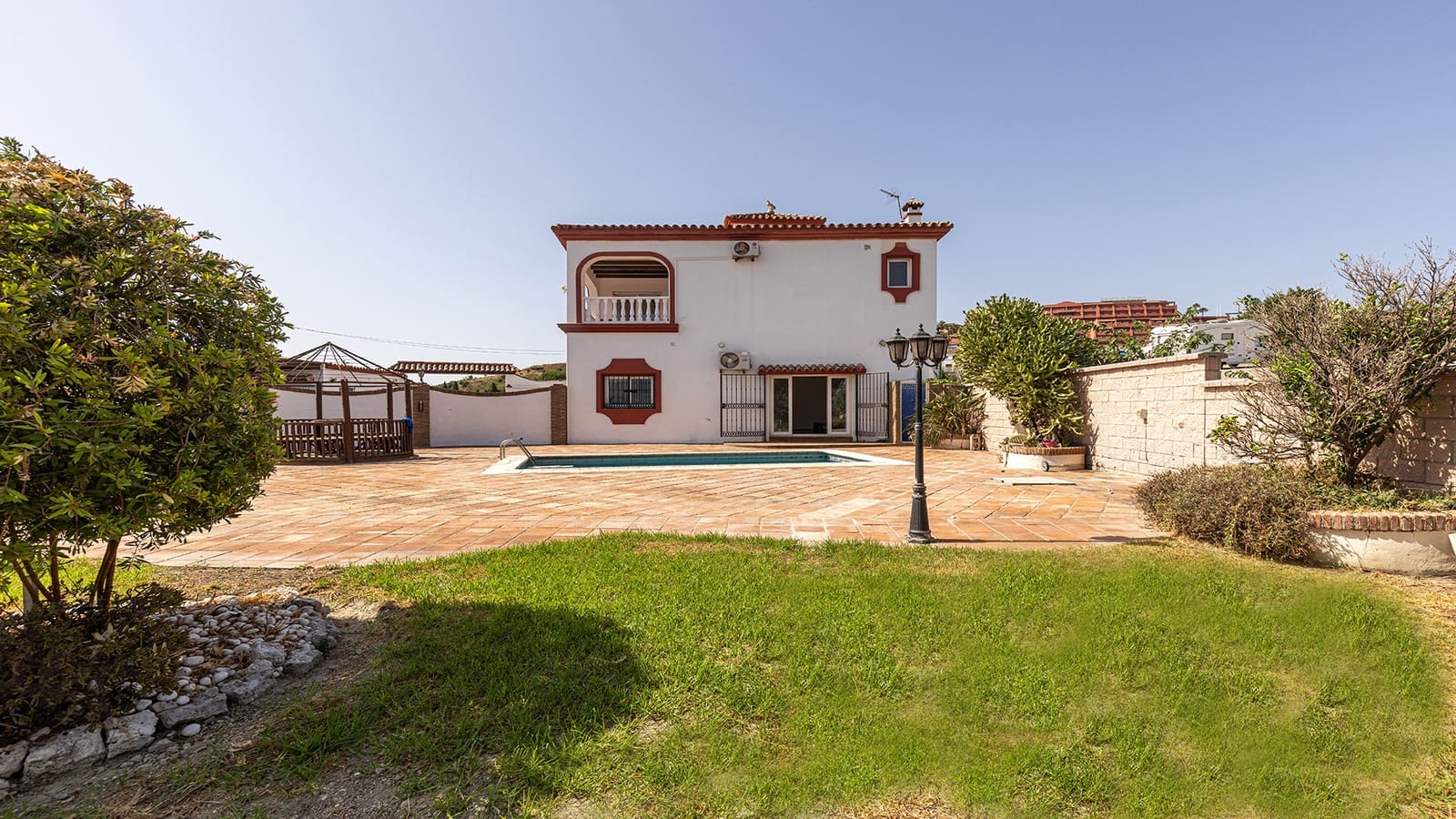 4 bedroom Villa for sale in Manilva with pool garage - € 850,000 (Ref: 10023749)