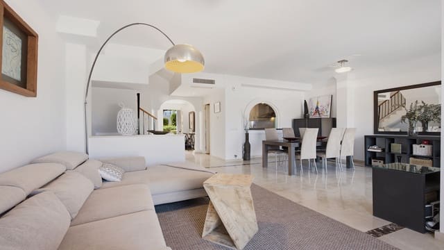 3 soveværelse Byhus til salg i Manilva med swimmingpool garage - € 450.000 (Ref: 10037145)