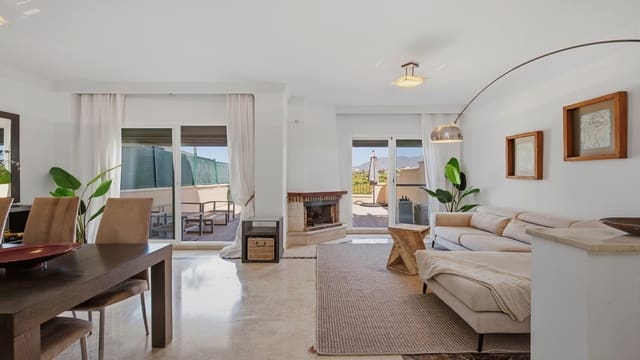 3 soveværelse Byhus til salg i Manilva med swimmingpool garage - € 450.000 (Ref: 10037145)