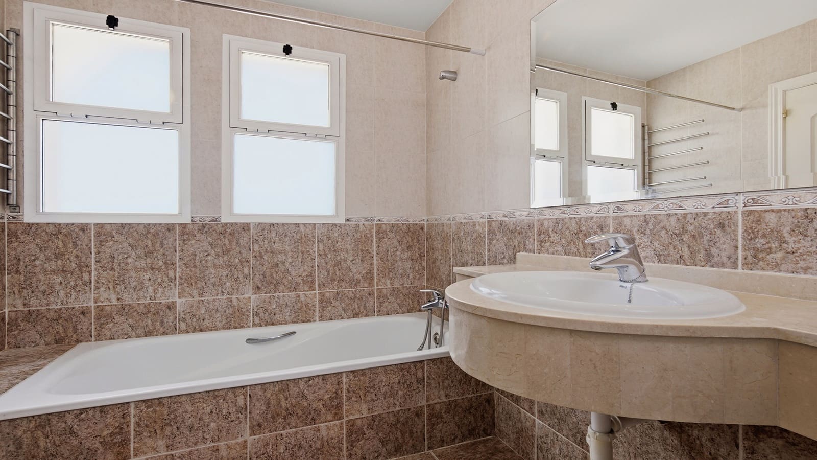 3 bedroom Townhouse for sale in Manilva with pool garage - € 450,000 (Ref: 10037145)