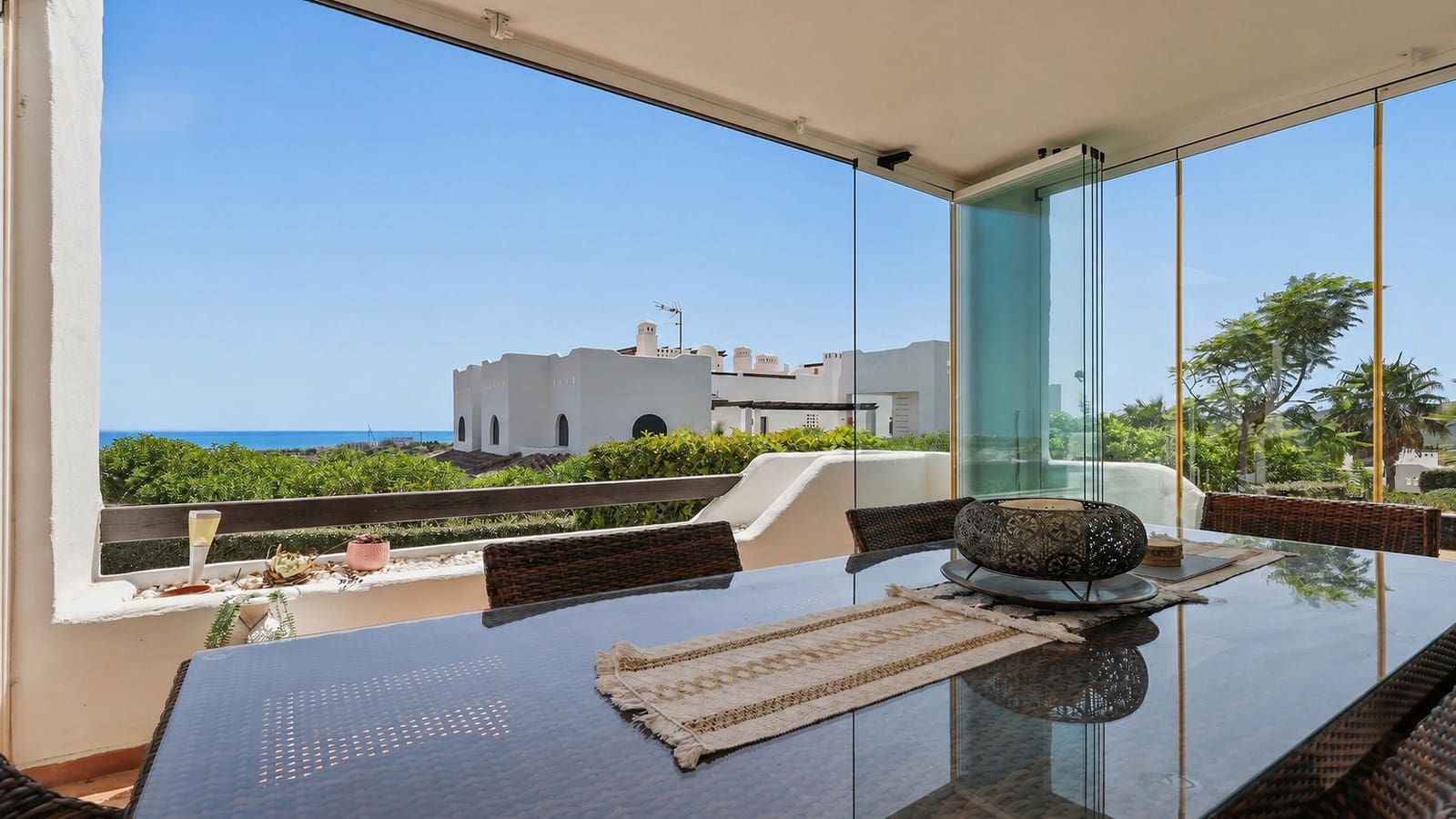 2 soverom Leilighet til salgs i Casares med svømmebasseng garasje - € 430 000 (Ref: 10047044)