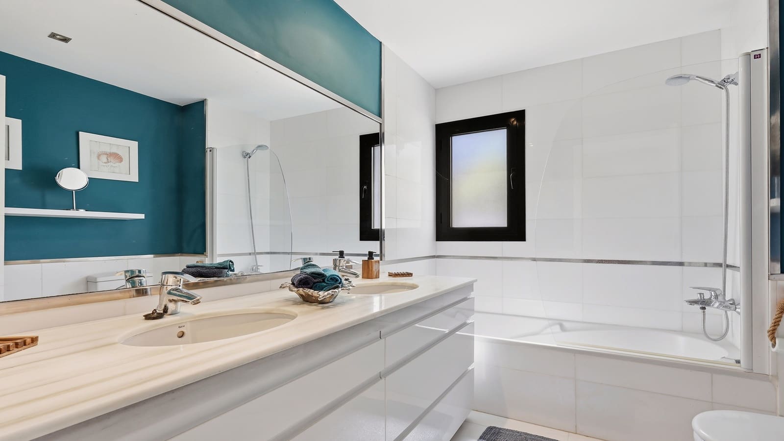 2 soverom Leilighet til salgs i Casares med svømmebasseng garasje - € 430 000 (Ref: 10047044)