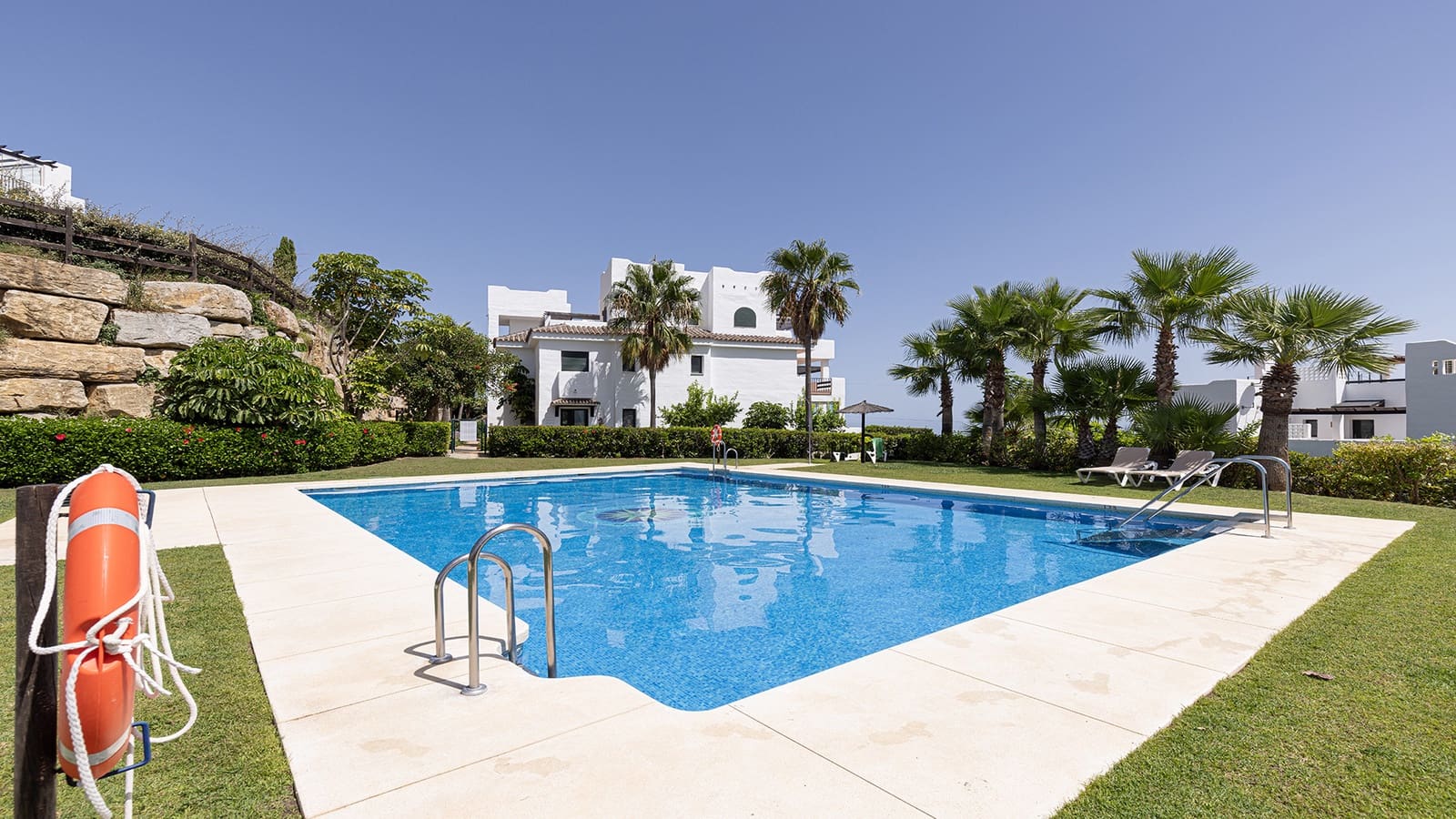 2 soverom Leilighet til salgs i Casares med svømmebasseng garasje - € 430 000 (Ref: 10047044)