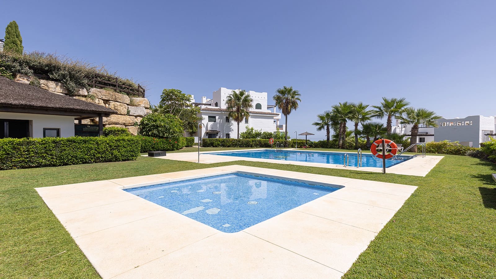 2 soverom Leilighet til salgs i Casares med svømmebasseng garasje - € 430 000 (Ref: 10047044)