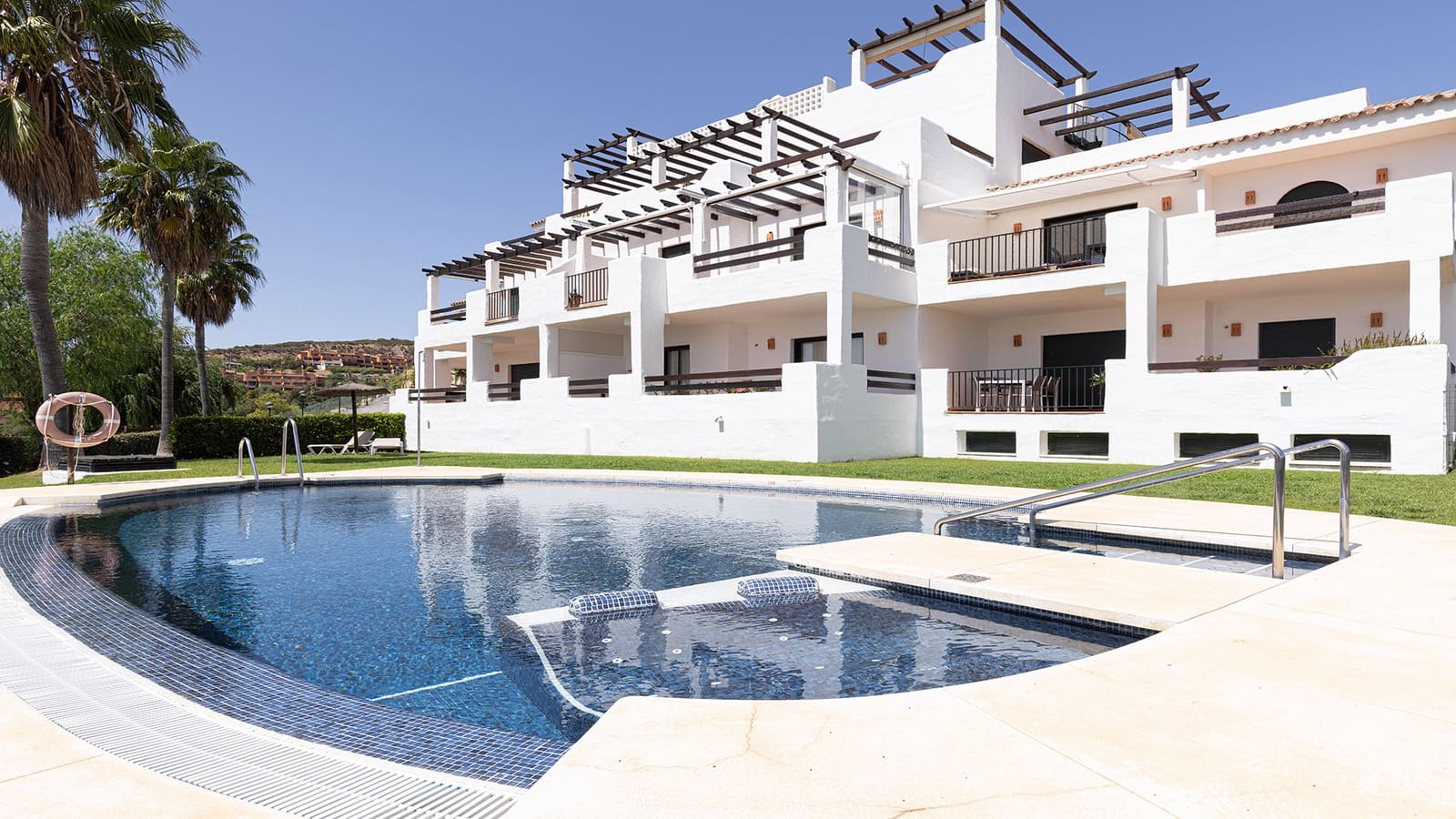 2 soverom Leilighet til salgs i Casares med svømmebasseng garasje - € 430 000 (Ref: 10047044)