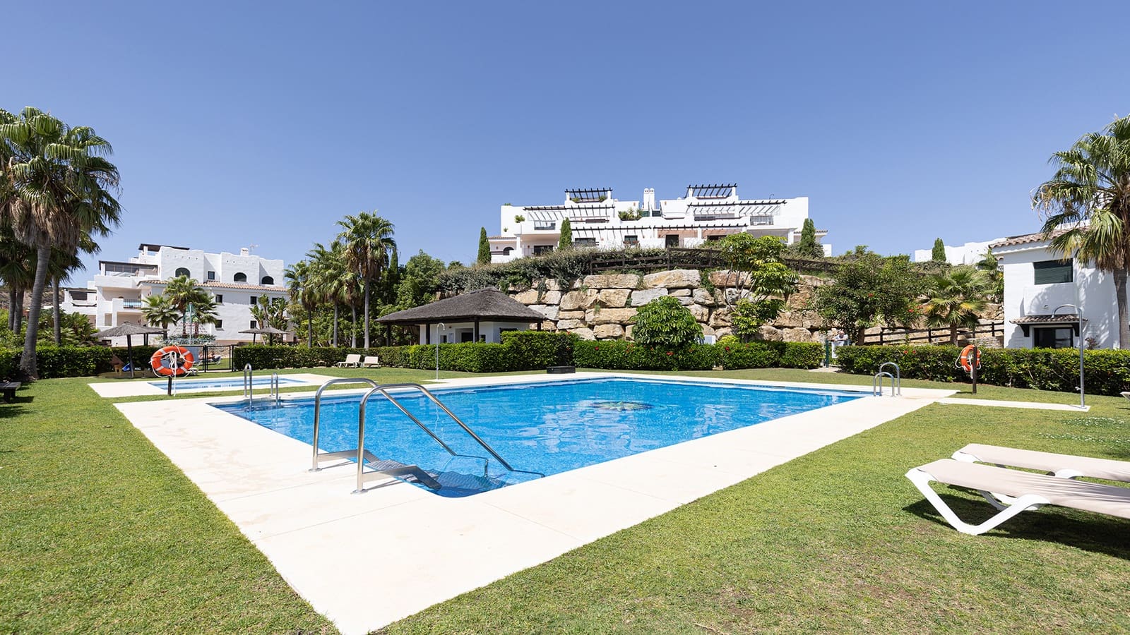 2 soverom Leilighet til salgs i Casares med svømmebasseng garasje - € 430 000 (Ref: 10047044)