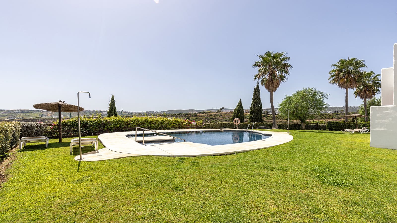 2 soverom Leilighet til salgs i Casares med svømmebasseng garasje - € 430 000 (Ref: 10047044)