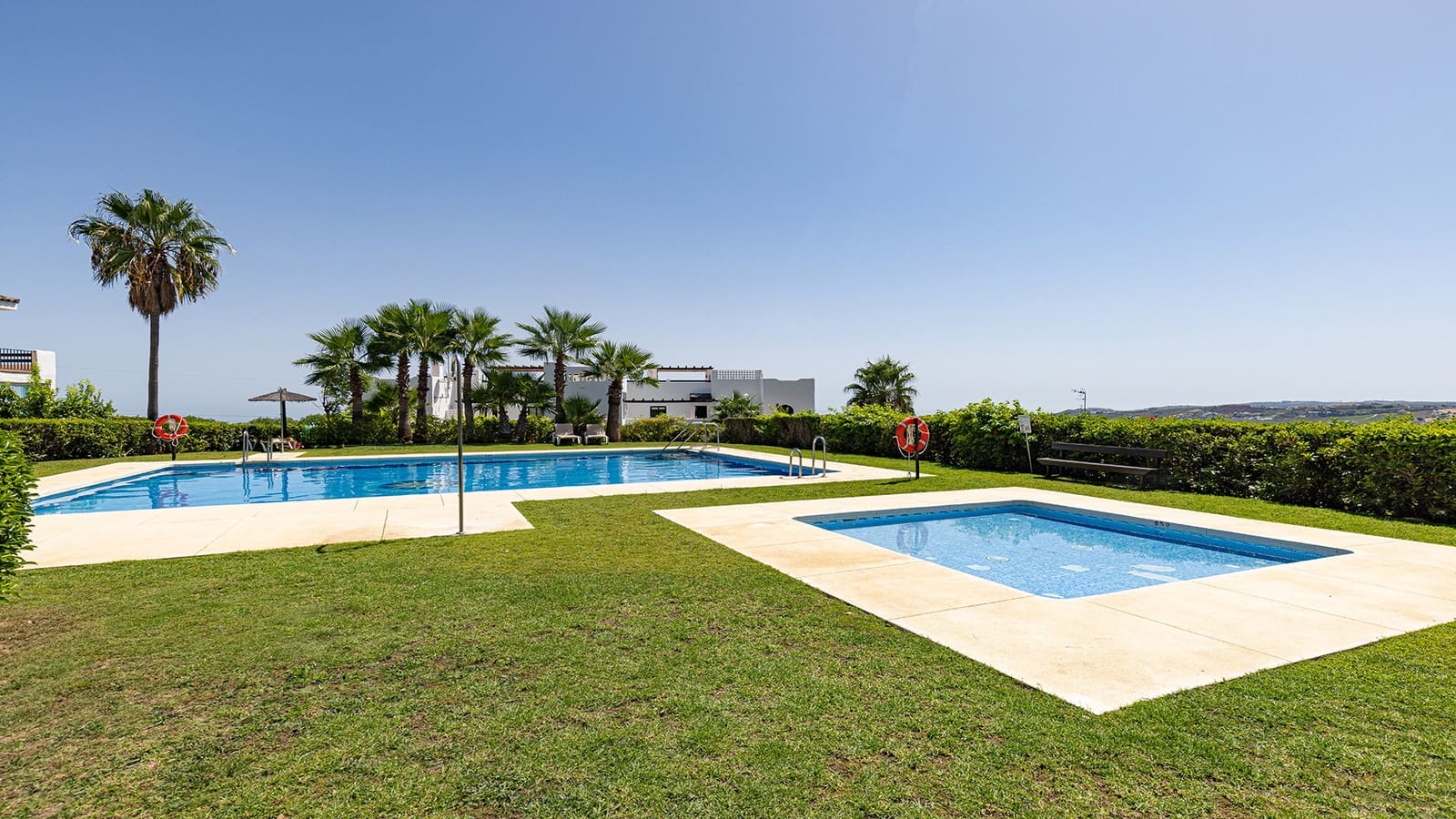 2 soverom Leilighet til salgs i Casares med svømmebasseng garasje - € 430 000 (Ref: 10047044)