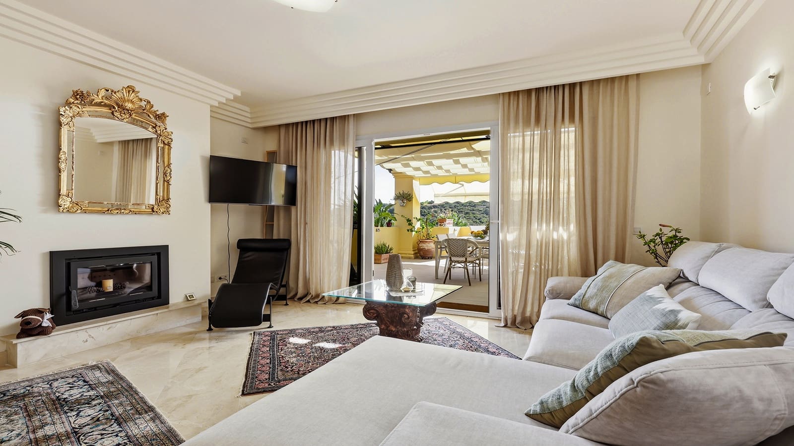 2 bedroom Apartment for sale in Casares with pool garage - € 532,000 (Ref: 10047045)