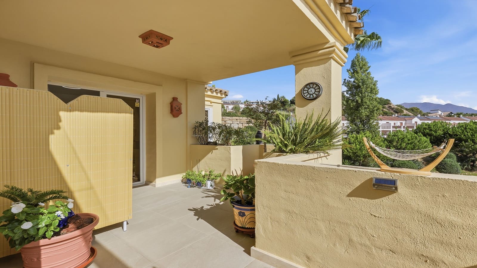 2 bedroom Apartment for sale in Casares with pool garage - € 532,000 (Ref: 10047045)