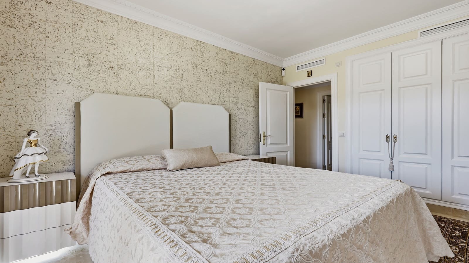 2 bedroom Apartment for sale in Casares with pool garage - € 532,000 (Ref: 10047045)
