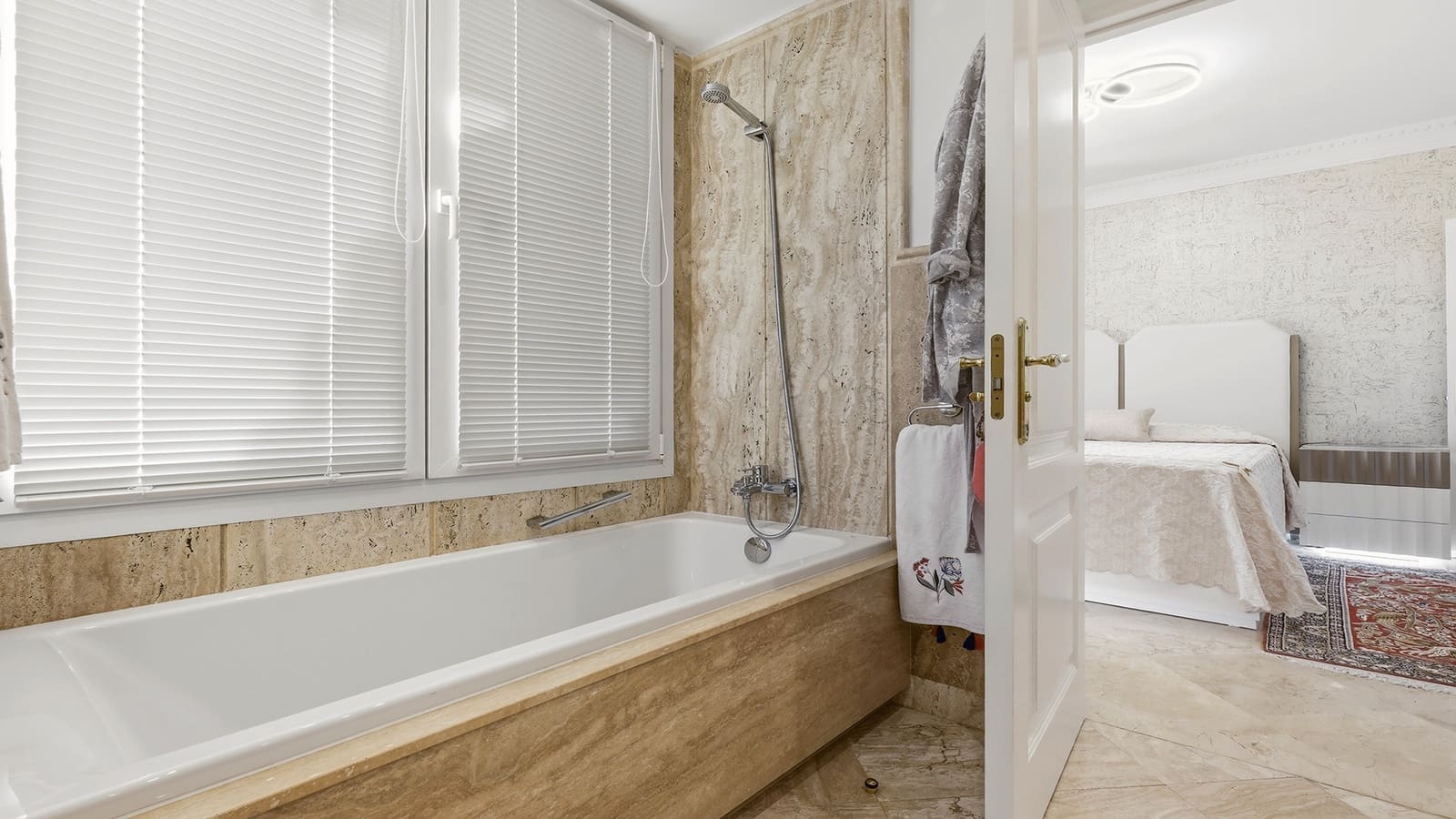 2 bedroom Apartment for sale in Casares with pool garage - € 532,000 (Ref: 10047045)