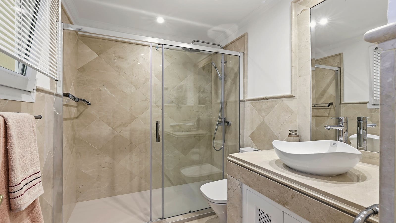 2 bedroom Apartment for sale in Casares with pool garage - € 532,000 (Ref: 10047045)