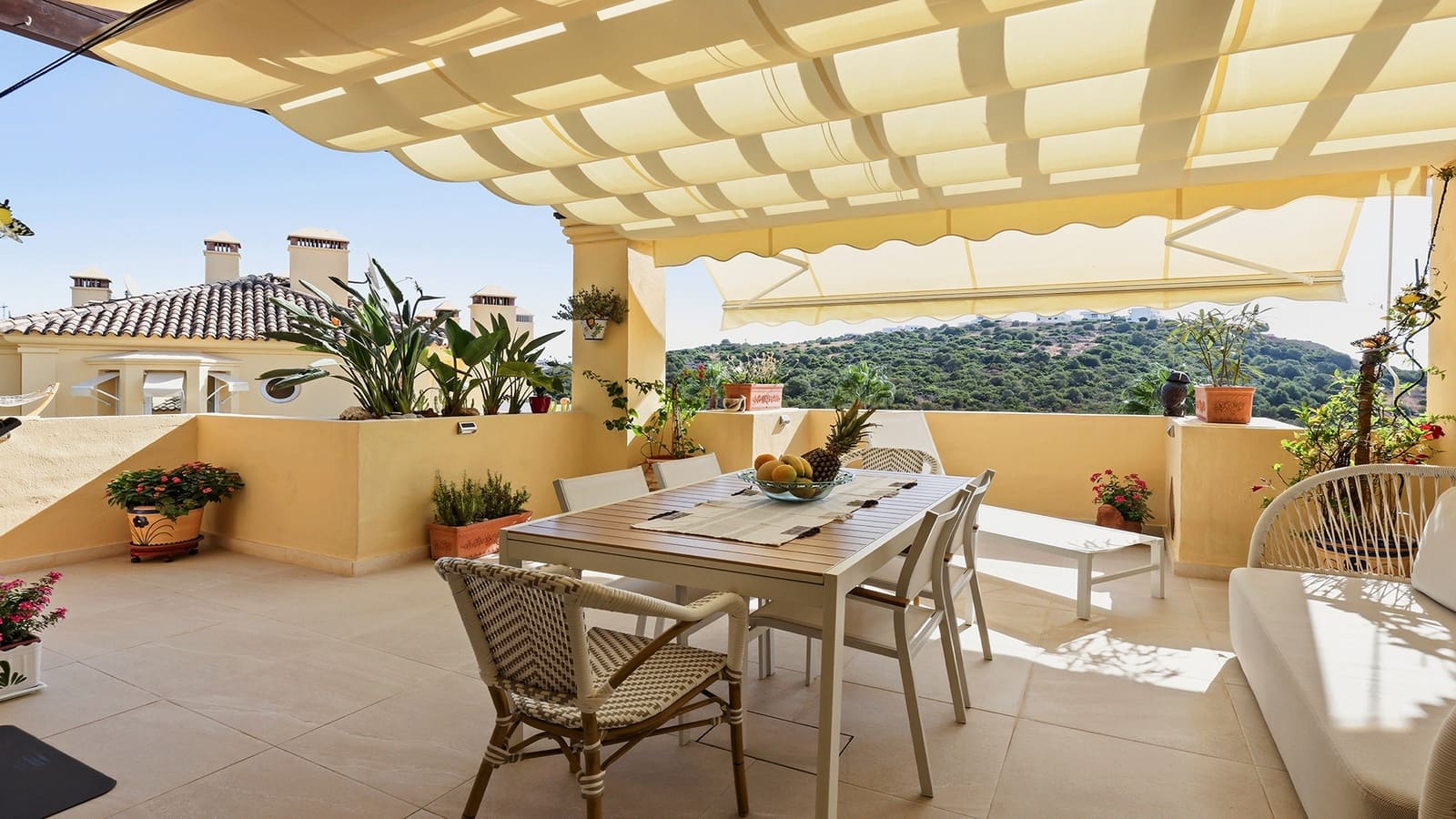 2 bedroom Apartment for sale in Casares with pool garage - € 532,000 (Ref: 10047045)