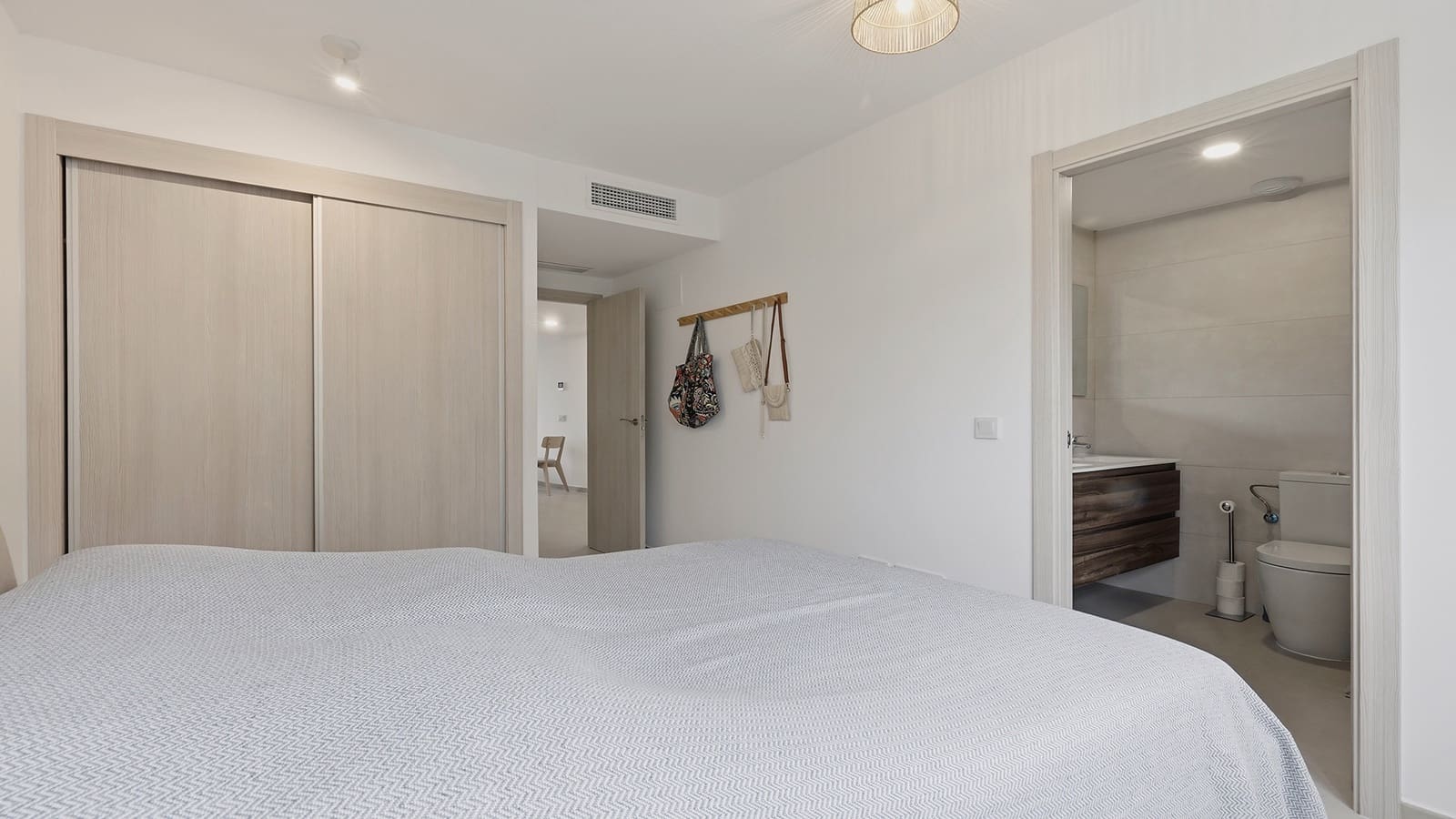 Apartamento de 2 habitaciones en Manilva en venta con piscina garaje - 340.000 € (Ref: 10048933)