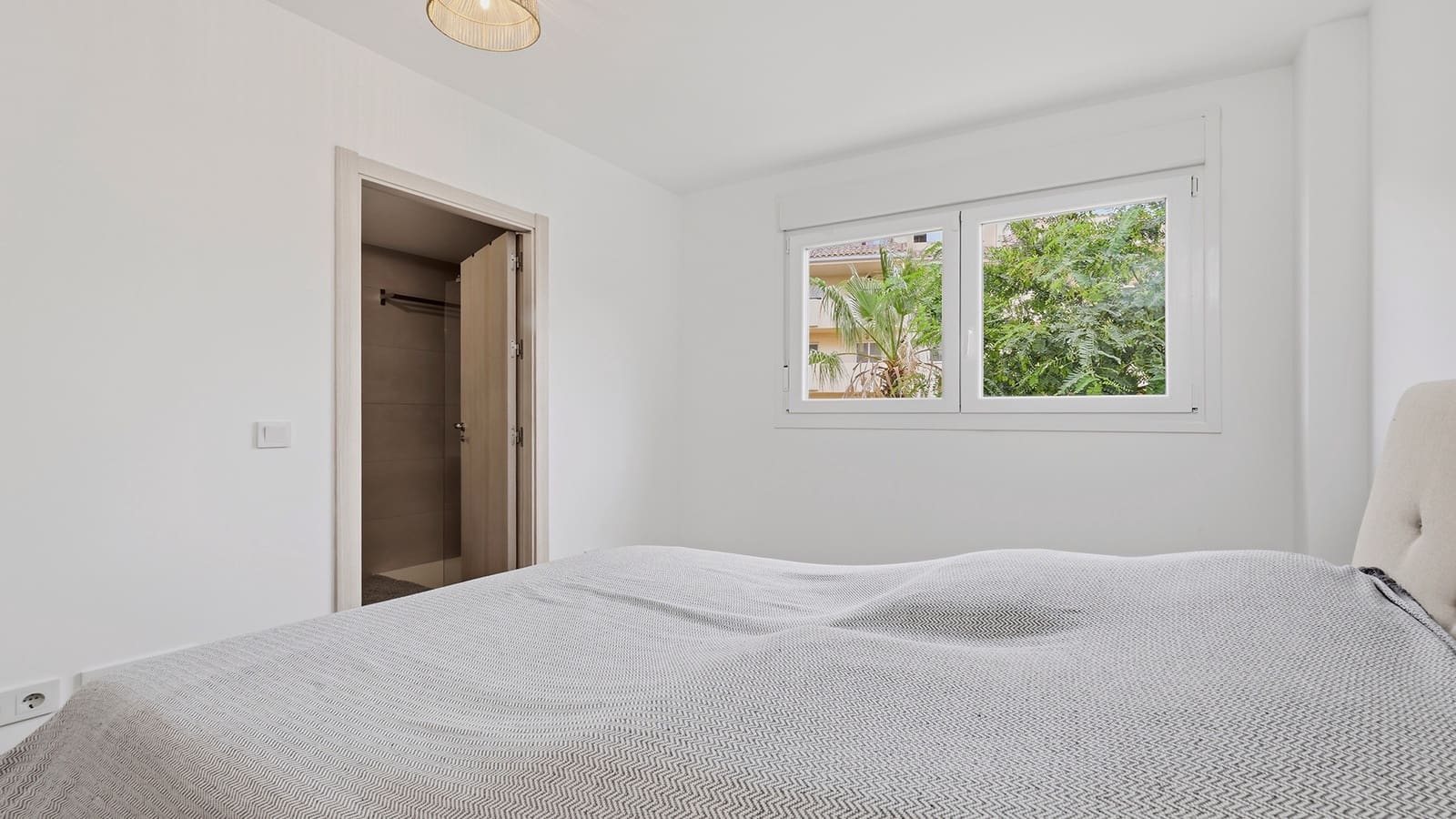 Apartamento de 2 habitaciones en Manilva en venta con piscina garaje - 340.000 € (Ref: 10048933)