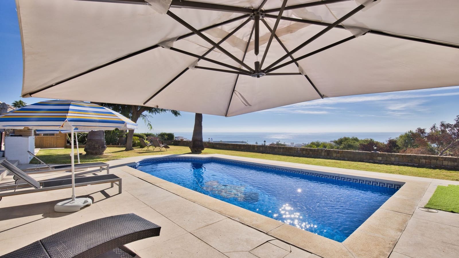 4 bedroom Bungalow for sale in Manilva with pool garage - € 1,450,000 (Ref: 10146701)