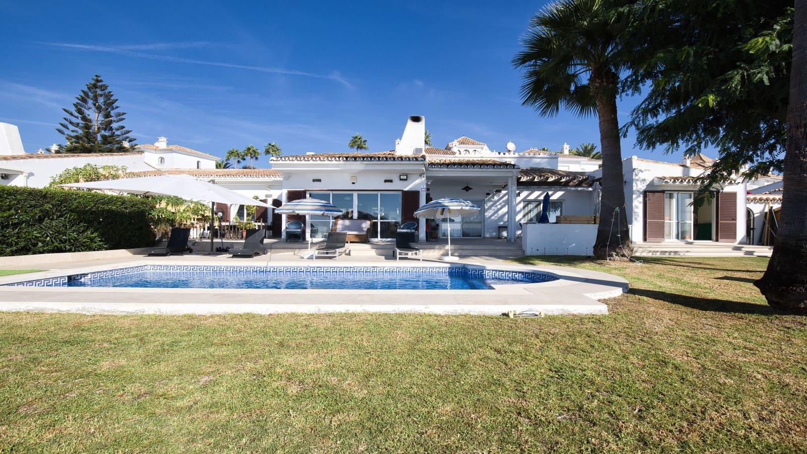 4 bedroom Bungalow for sale in Manilva with pool garage - € 1,450,000 (Ref: 10146701)