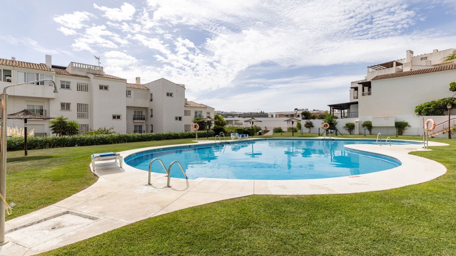 2 soveværelse Lejlighed til salg i Manilva med swimmingpool garage - € 315.000 (Ref: 10157581)