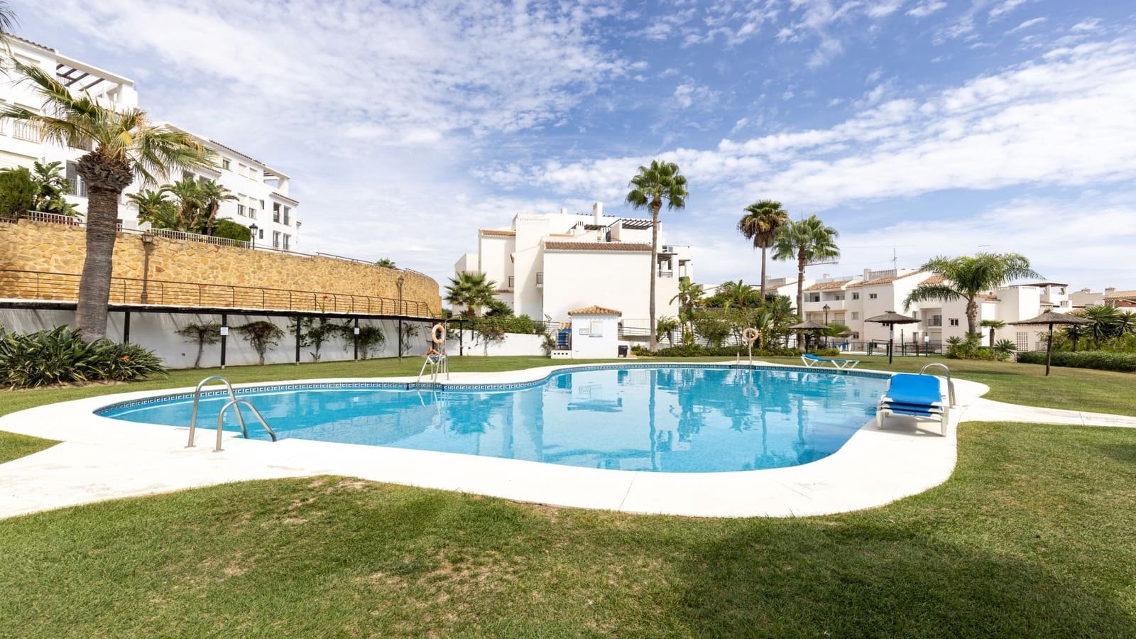 2 soveværelse Lejlighed til salg i Manilva med swimmingpool garage - € 315.000 (Ref: 10157581)