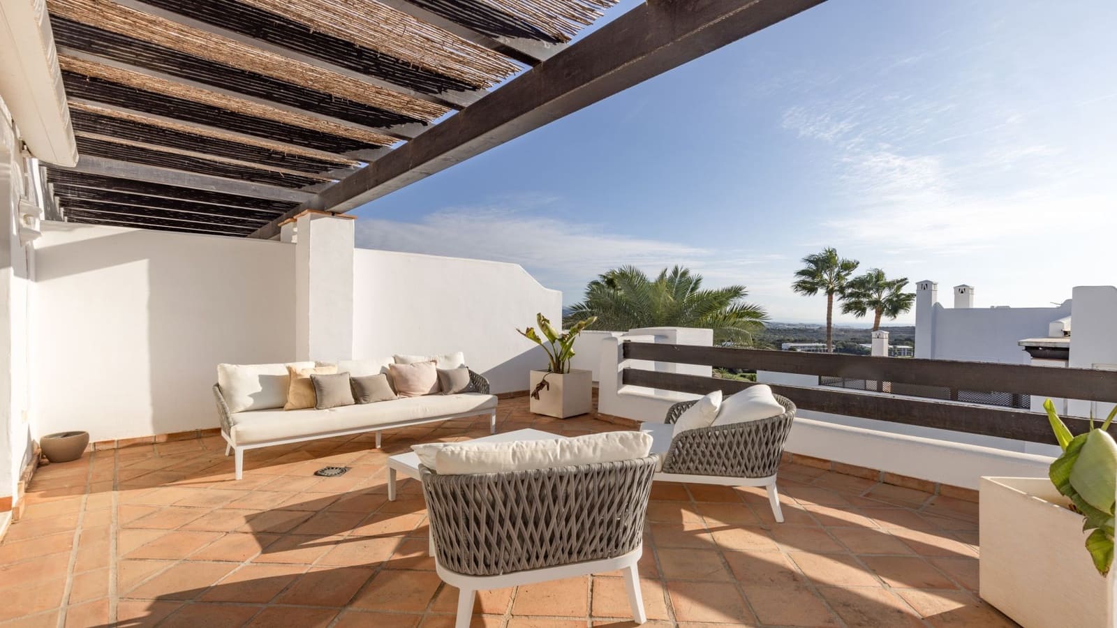 2 bedroom Penthouse for sale in Casares with pool garage - € 519,000 (Ref: 10161224)