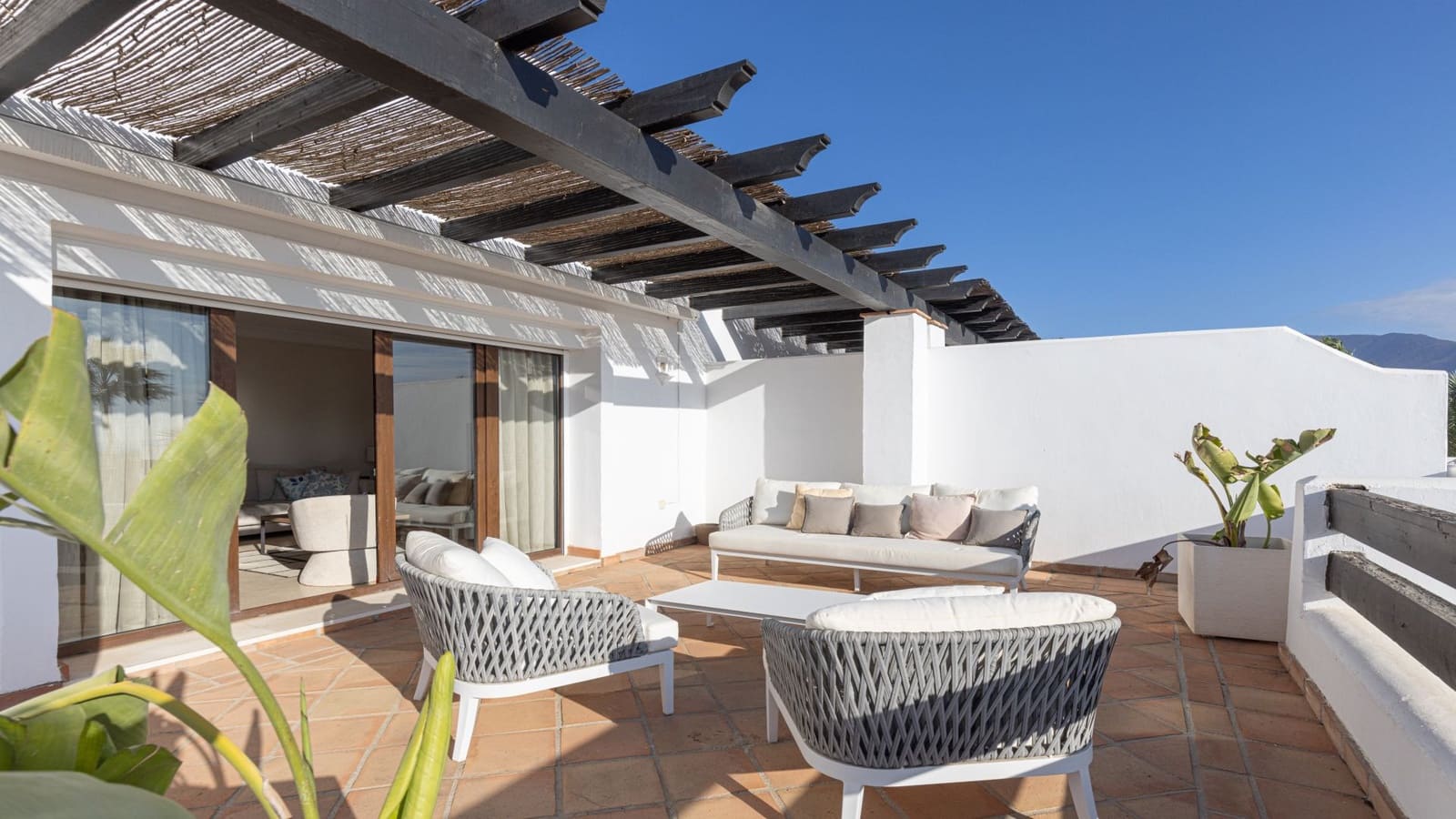 2 bedroom Penthouse for sale in Casares with pool garage - € 519,000 (Ref: 10161224)