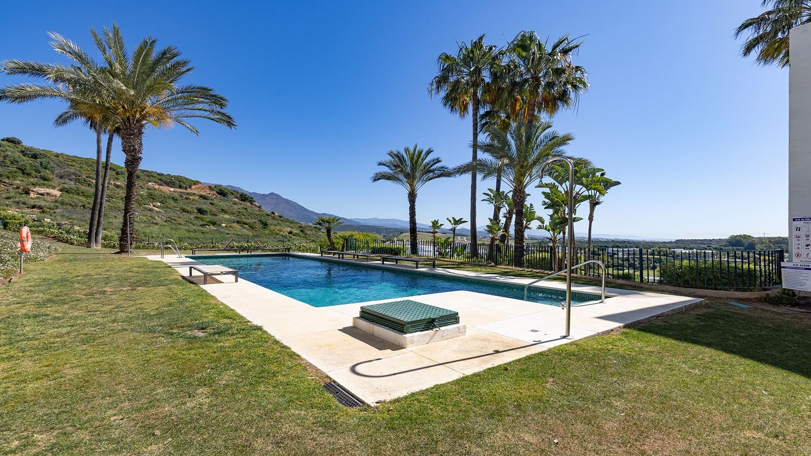2 bedroom Penthouse for sale in Casares with pool garage - € 519,000 (Ref: 10161224)