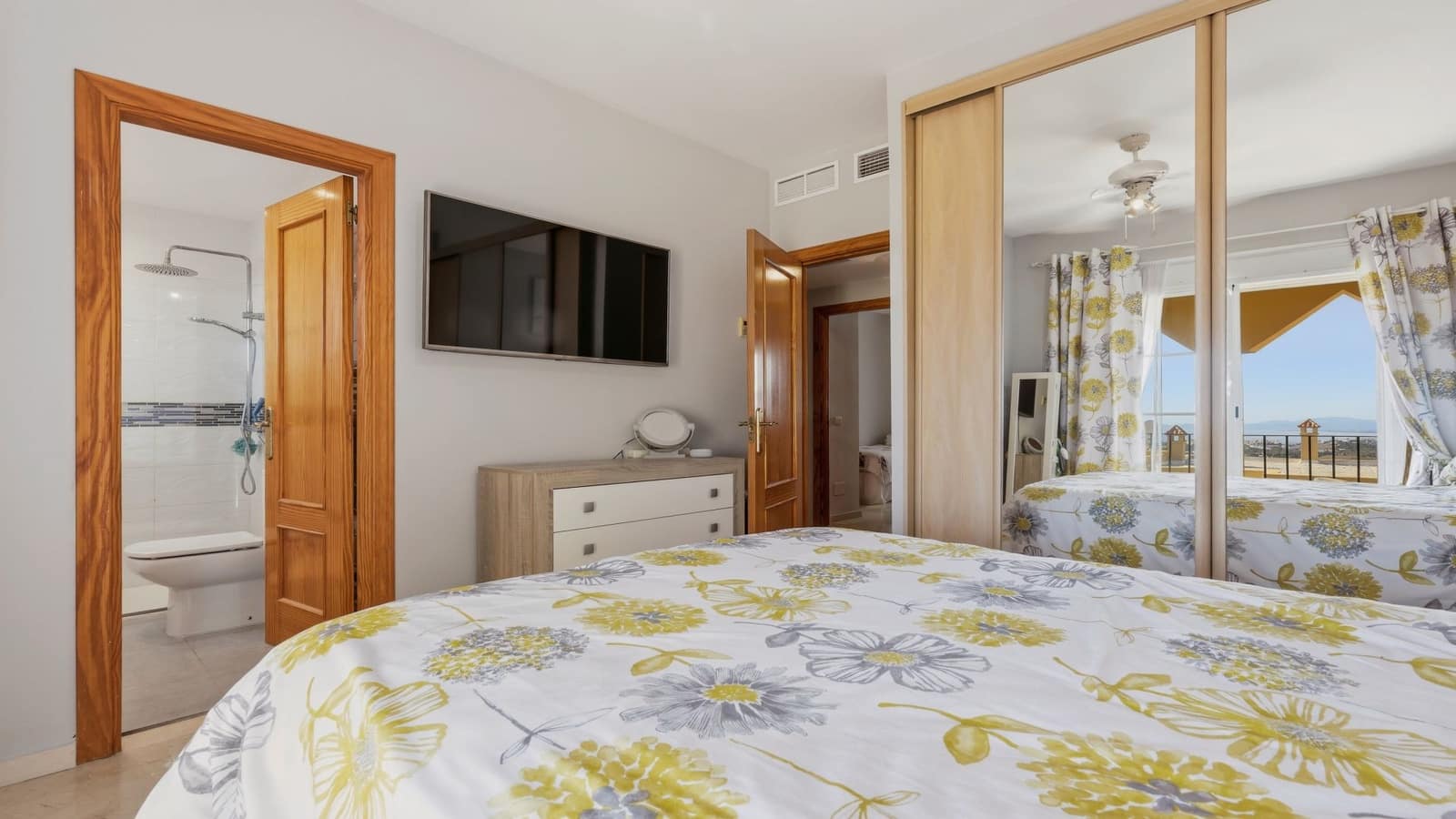 Casa de 3 habitaciones en Manilva en venta con piscina garaje - 329.950 € (Ref: 10180420)