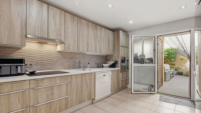 Casa de 3 habitaciones en Manilva en venta con piscina garaje - 329.950 € (Ref: 10180420)