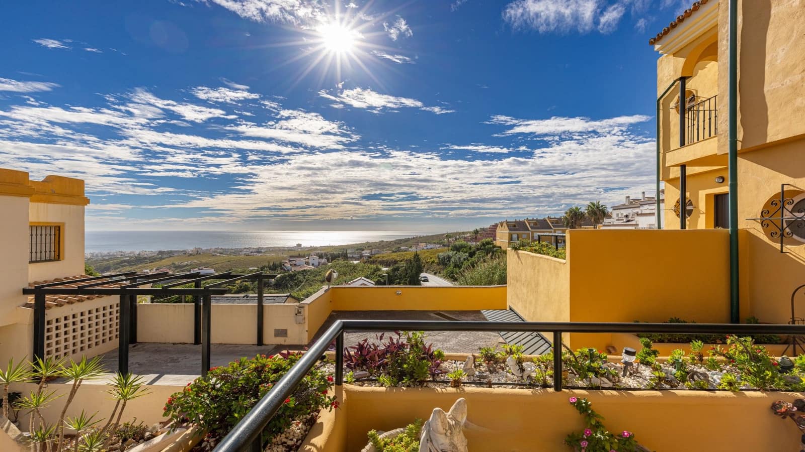 Casa de 3 habitaciones en Manilva en venta con piscina garaje - 329.950 € (Ref: 10180420)