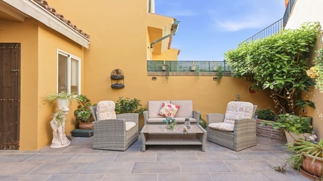 Casa de 3 habitaciones en Manilva en venta con piscina garaje - 329.950 € (Ref: 10180420)