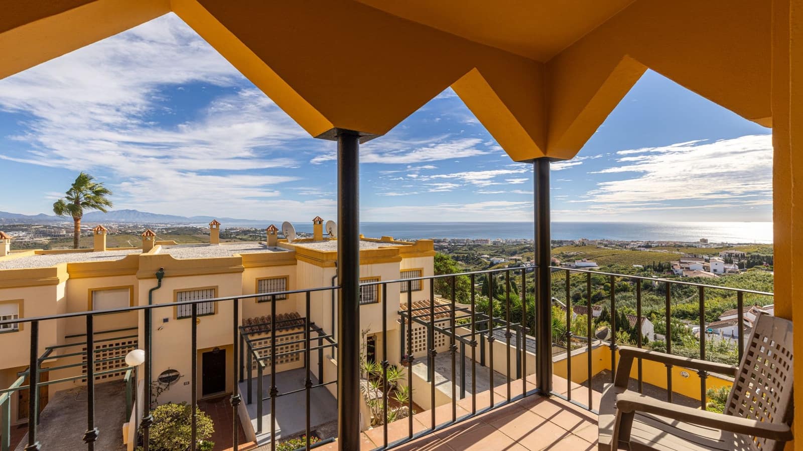 Casa de 3 habitaciones en Manilva en venta con piscina garaje - 329.950 € (Ref: 10180420)