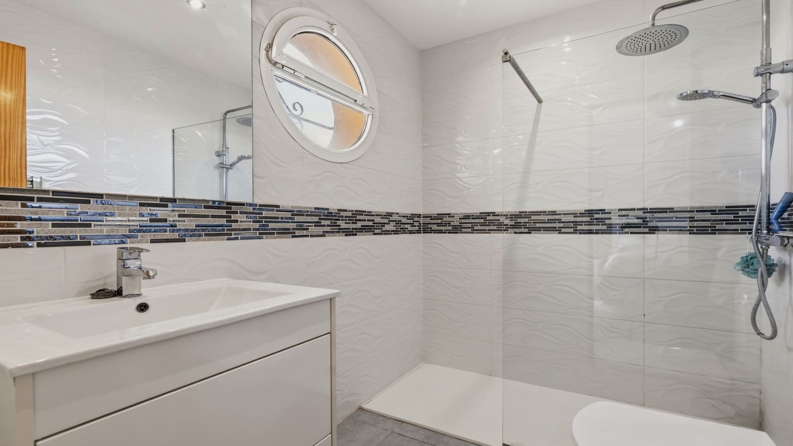Casa de 3 habitaciones en Manilva en venta con piscina garaje - 329.950 € (Ref: 10180420)
