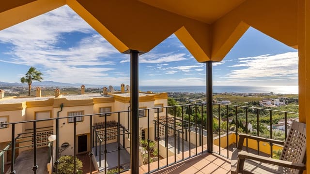 Casa de 3 habitaciones en Manilva en venta con piscina garaje - 329.950 € (Ref: 10180420)