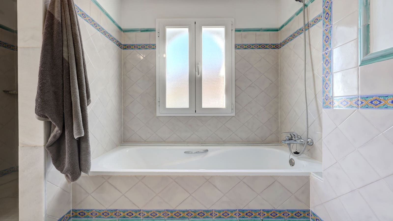 3 soverom Penthouse til salgs i Casares med svømmebasseng garasje - € 875 000 (Ref: 10180421)