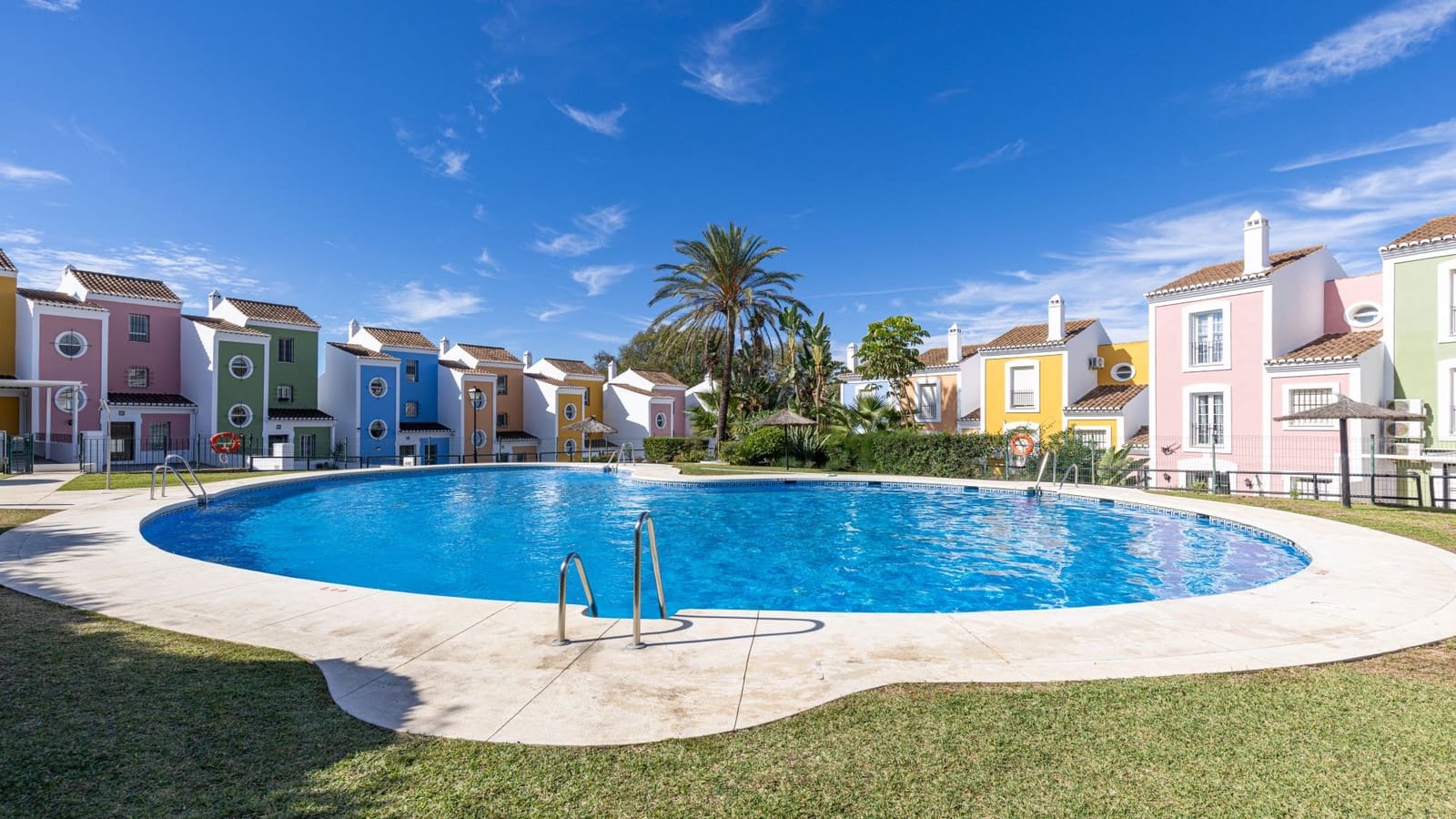 Casa de 3 habitaciones en Bahia de Casares en venta con piscina garaje - 349.000 € (Ref: 10180422)